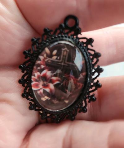 Cross n flowers in black pendant - Thumbnail 3