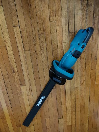 Makita hedge trimmer 36v XCU04 - Thumbnail 3