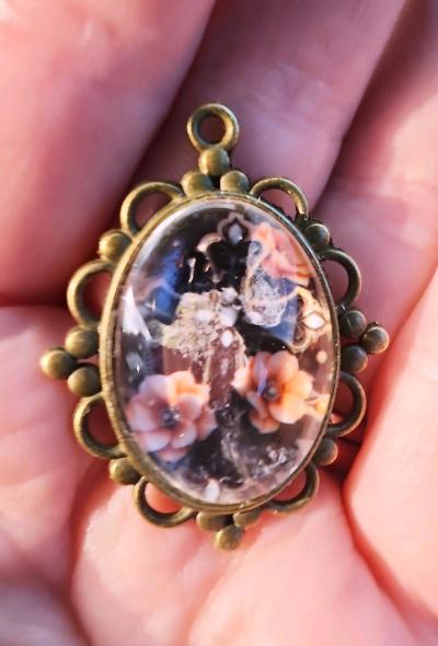 haunted cross picture in a pendant - Thumbnail 9