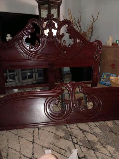 king size mahogany wood head and foot board - Thumbnail 3