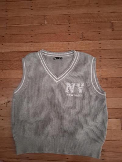 soft comfy NY gray sweater vest - Thumbnail 2