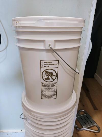 5 Gallon bucket - Thumbnail 2
