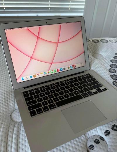 MacBook Air - Thumbnail 3