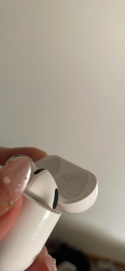 AirPods 4 with active noise cancellation - Thumbnail 3