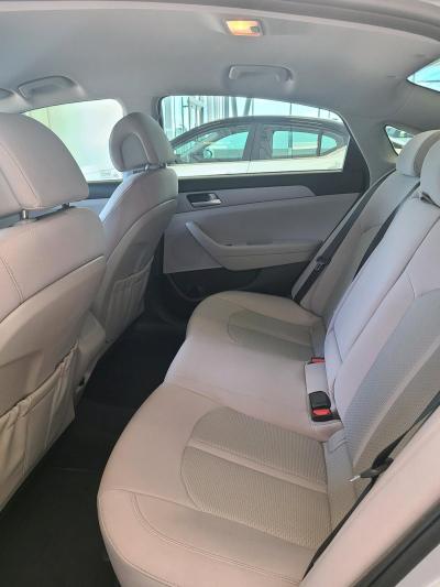 2016 Hyundai Sonata SE - Thumbnail 4