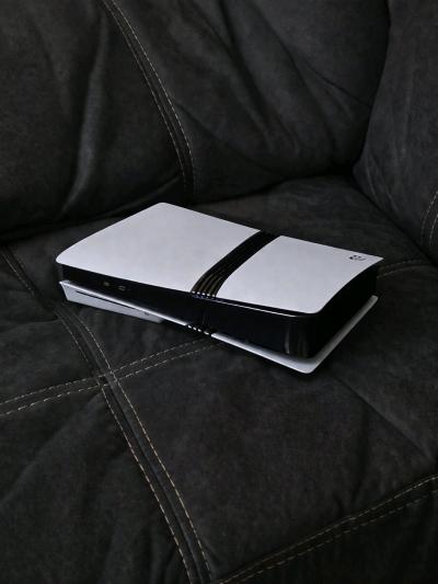 PlayStation 5 Pro - Thumbnail 2