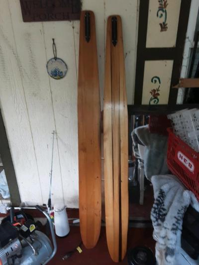 2 sets of water skis - Thumbnail 3