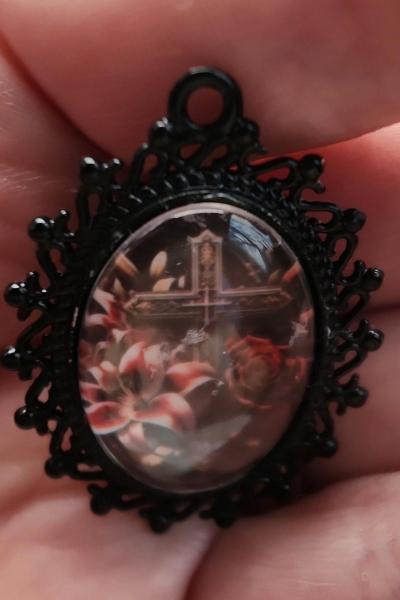 Cross n flowers in black pendant - Thumbnail 7