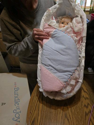 bundle of joy Porcelain doll - Thumbnail 3