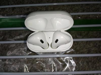 3rd Generation Airpods with MagSafe Charging Case - Thumbnail 3