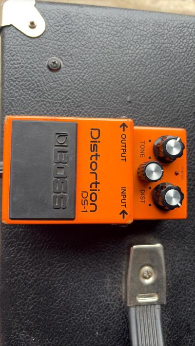 guitar amp fender champion 100 combo amp with pedal and ds1 - Thumbnail 3