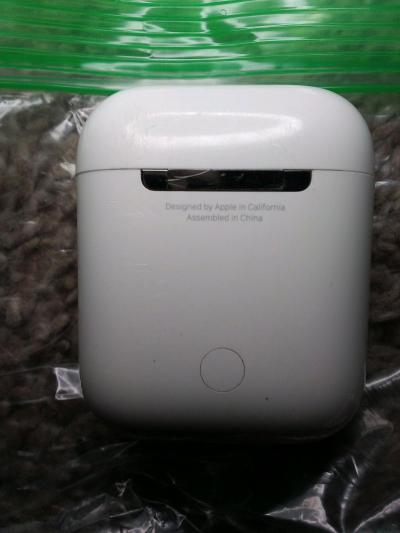 3rd Generation Airpods with MagSafe Charging Case - Thumbnail 1