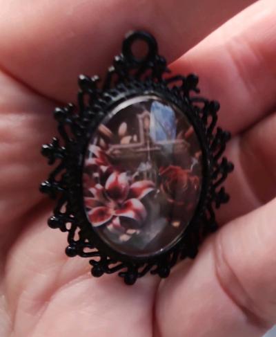 Cross n flowers in black pendant - Thumbnail 5