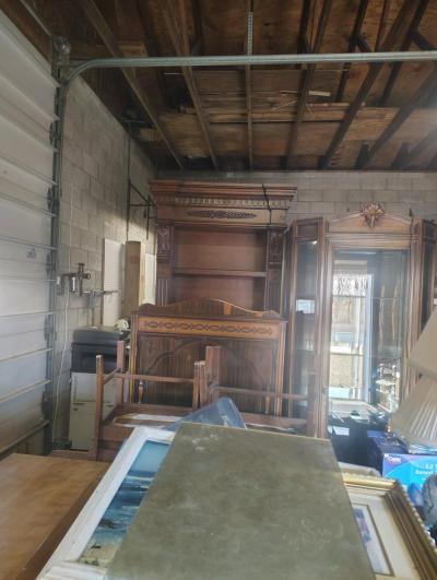 garage sale - Thumbnail 2