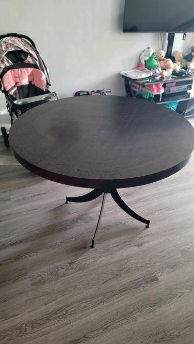 meza sin silla la mesa sola nomas