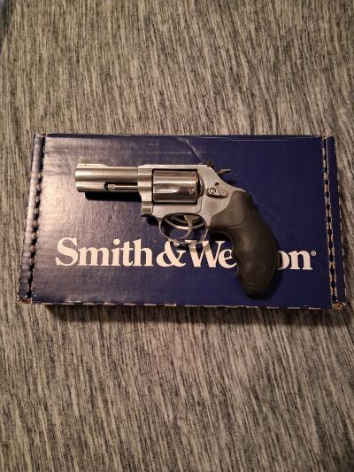 Smith and Wesson - Thumbnail 3