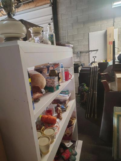 garage sale - Thumbnail 3