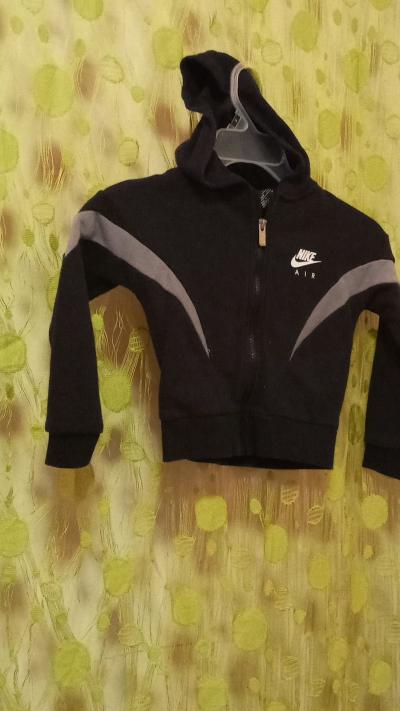 Nike boys hooded sweater size 4
