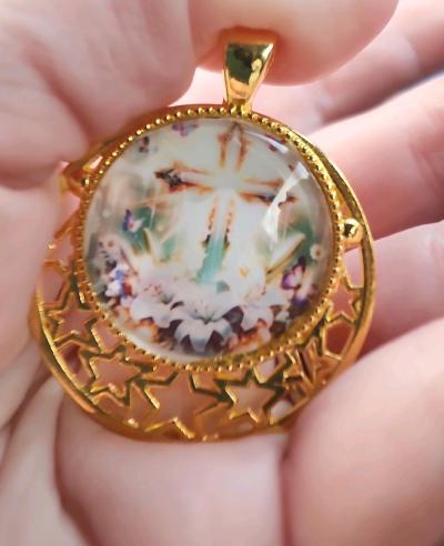Gold pendant with a cross - Thumbnail 6
