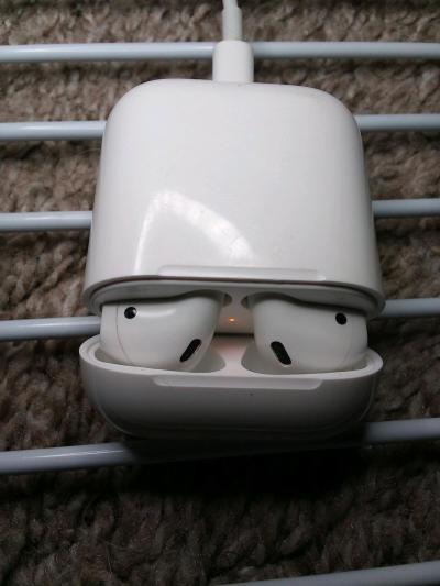 3rd Generation Airpods with MagSafe Charging Case - Thumbnail 6