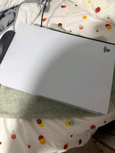 PlayStation 5 - Thumbnail 2