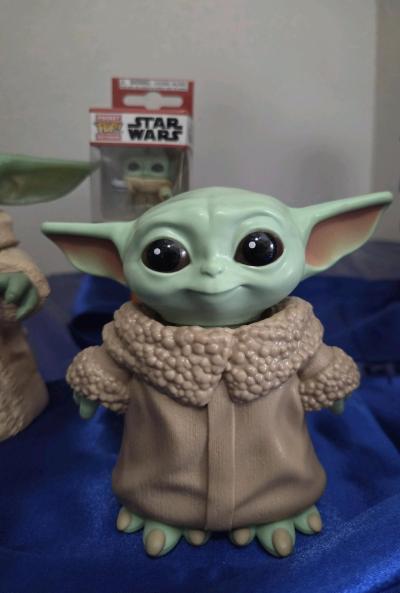 4 STAR WARS FIGURES - Thumbnail 4