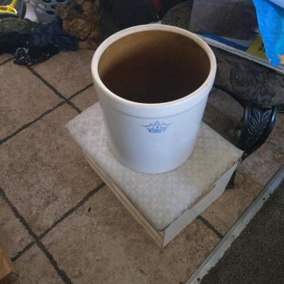 Blue crown stone ware crocket - Thumbnail 3