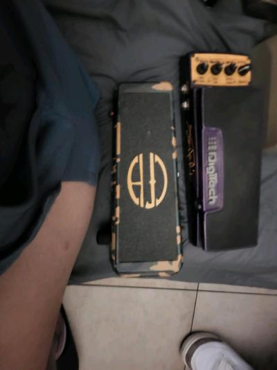 guitars and accessories - Thumbnail 2