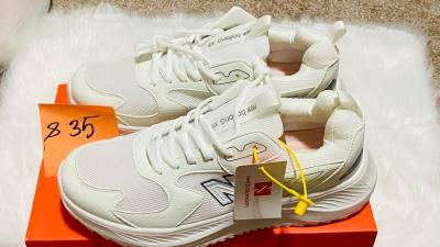 Fashionable running sneaker