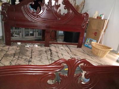 king size mahogany wood head and foot board - Thumbnail 6