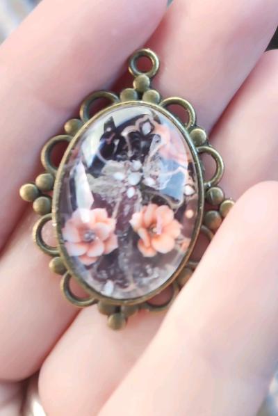haunted cross picture in a pendant - Thumbnail 5