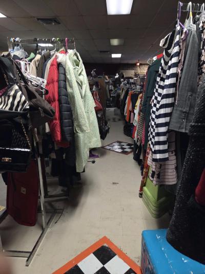 Big spring break sale April 10th and 11th at St Luke thrift - Thumbnail 12