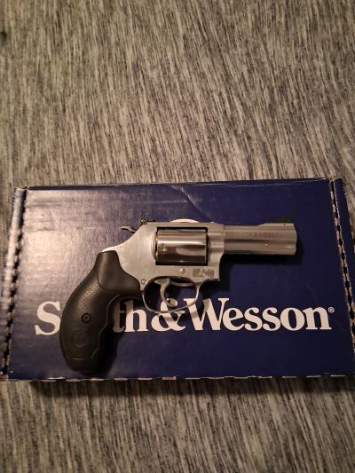 Smith and Wesson - Thumbnail 2