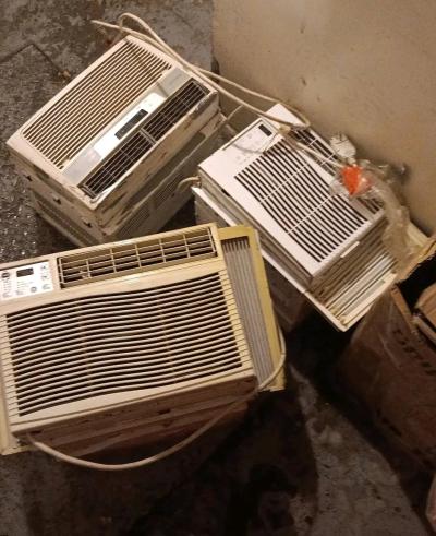 BIG USED GM WINDOW AIR CONDITIONER - Thumbnail 3