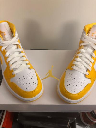 Jordan 1  womens size 6 - Thumbnail 3