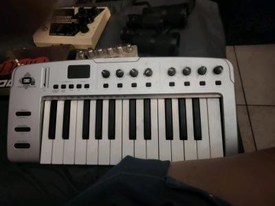 guitars and accessories - Thumbnail 5