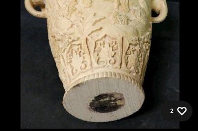 Chinese style collectible vase with 3D carvings of life - Thumbnail 3