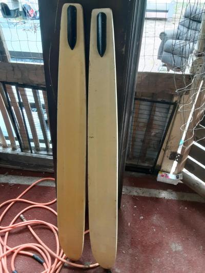 2 sets of water skis - Thumbnail 5