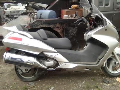 2004 Honda silverwing 600 - Thumbnail 2