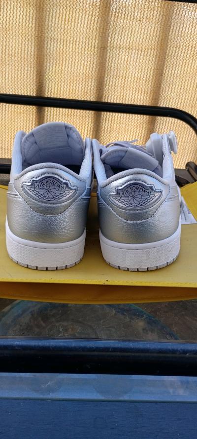 Air Jordan Retro 1s - Thumbnail 3