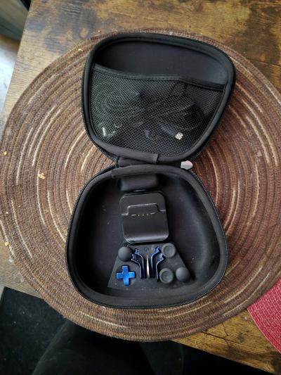 wireless Xbox controller with paddles and case - Thumbnail 2