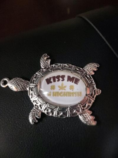 Kiss Me Im Highrish - Thumbnail 3