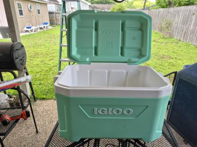 nice Used Two Igloo Ice Coolers with accessories - Thumbnail 6