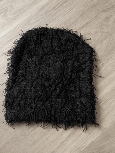 Black knitted beanie - Thumbnail 2