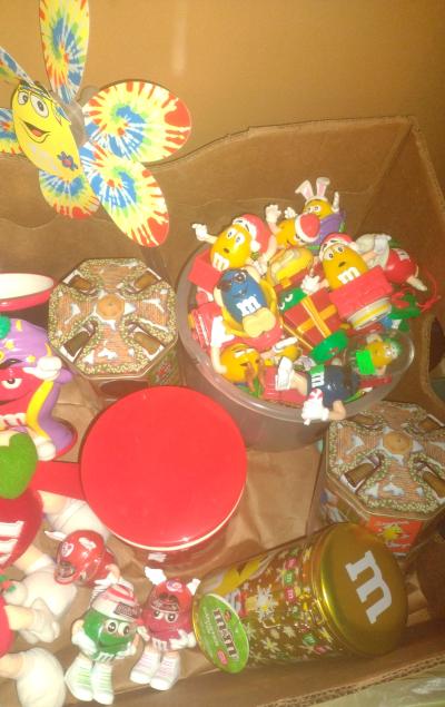 M and M Candy Collectibles Lot whole box - Thumbnail 4