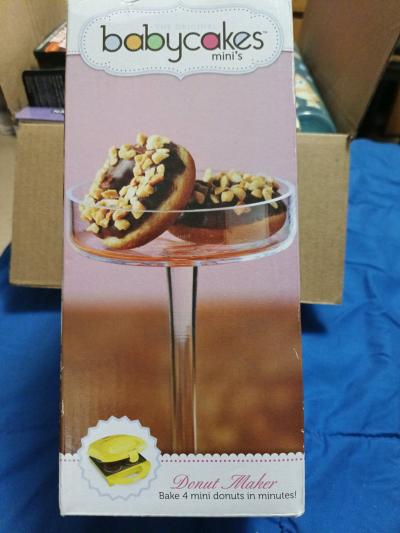dounut maker new in box makes 4 - Thumbnail 3