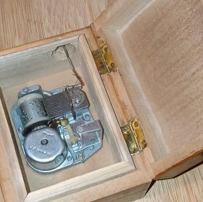 Old wooden music box - Thumbnail 2