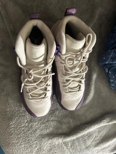 purple and white Jordans - Thumbnail 6
