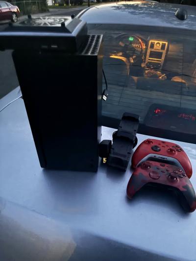 Xbox bundle 2controllers and cooling fan - Thumbnail 4
