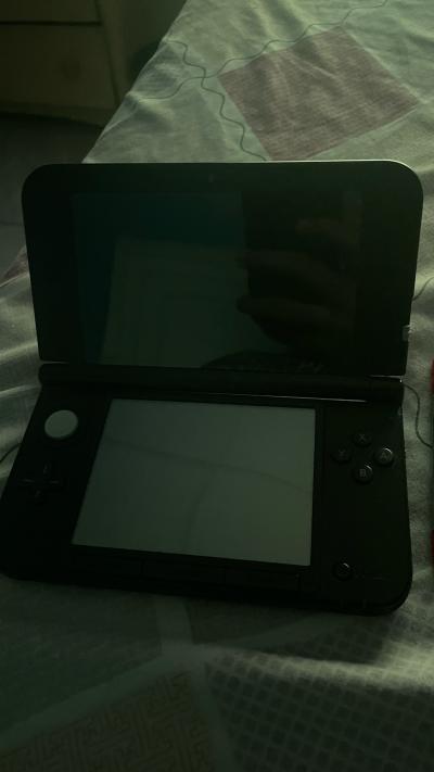 Nintendo 3ds XL - Thumbnail 4
